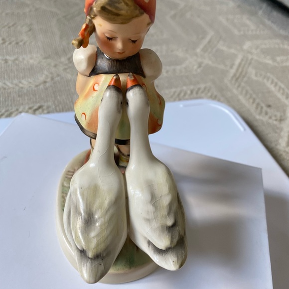 Hummel Goebel Vintage Figurine #47 “Goose Girl” - Picture 4 of 16